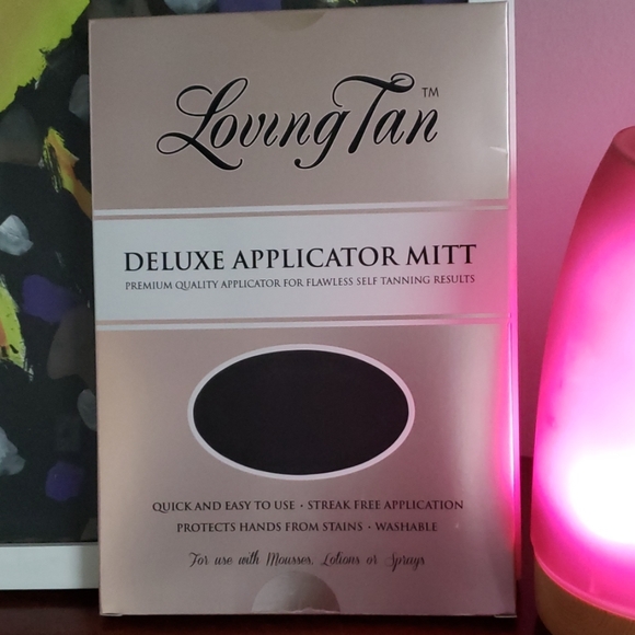 Applicator mitt and tan removing glove. - Picture 2 of 3